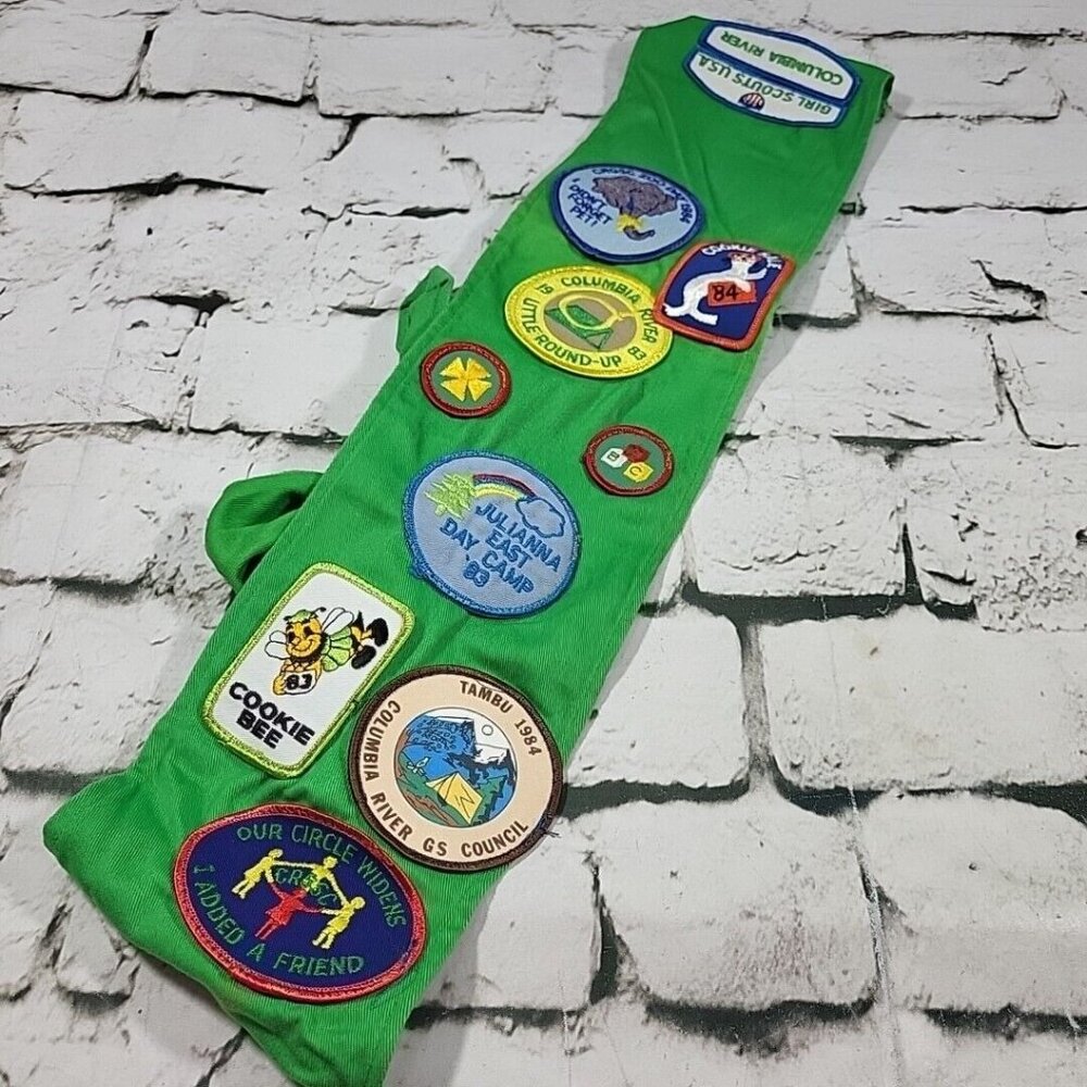 Vintage‎ 80s Girl Scouts Sash Troop #716 Merit Badges Columbia River Cookie Bee